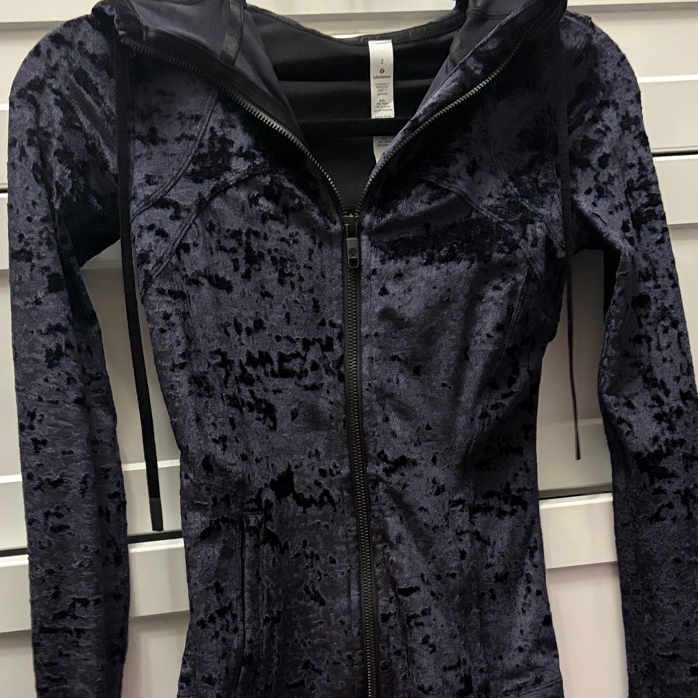 UNWORN Black Size 2 Lululemon Hooded Define Jacket *Crushed Velvet